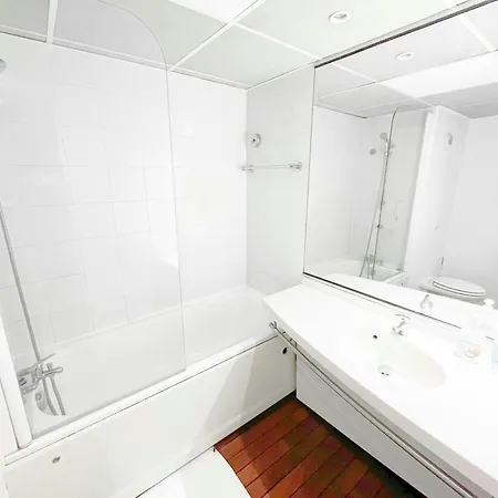 Paris Retreat 5 Minutes From Hoche Metroparking