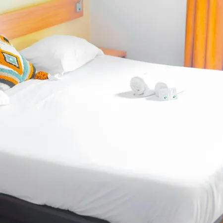 Paris Retreat 5 Minutes From Hoche Metroparking Apartment Pantin
