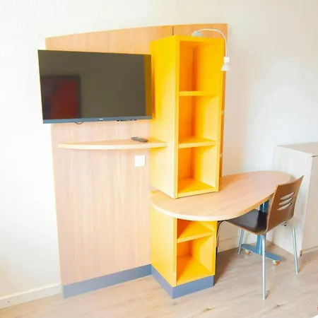 Paris Retreat 5 Minutes From Hoche Metroparking *