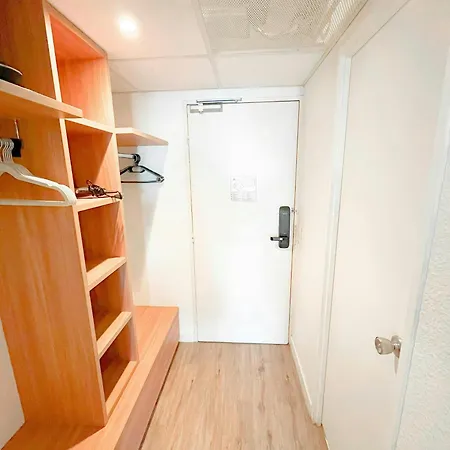 Paris Retreat 5 Minutes From Hoche Metroparking Apartment *