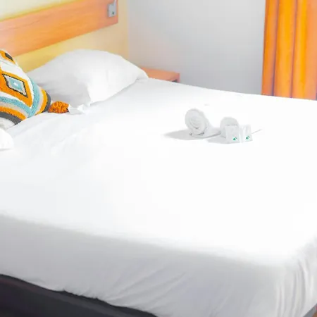 Paris Retreat 5 Minutes From Hoche Metroparking